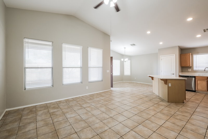 2,285/Mo, 24616 N 65th Ave Glendale, AZ 85310 Living Room View