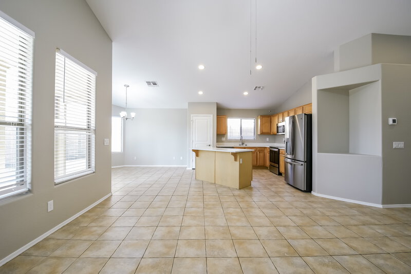 2,335/Mo, 24616 N 65th Ave Glendale, AZ 85310 Living Room View 3