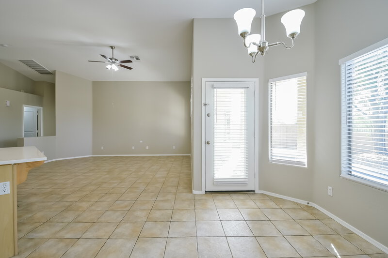 2,335/Mo, 24616 N 65th Ave Glendale, AZ 85310 Dining Room View