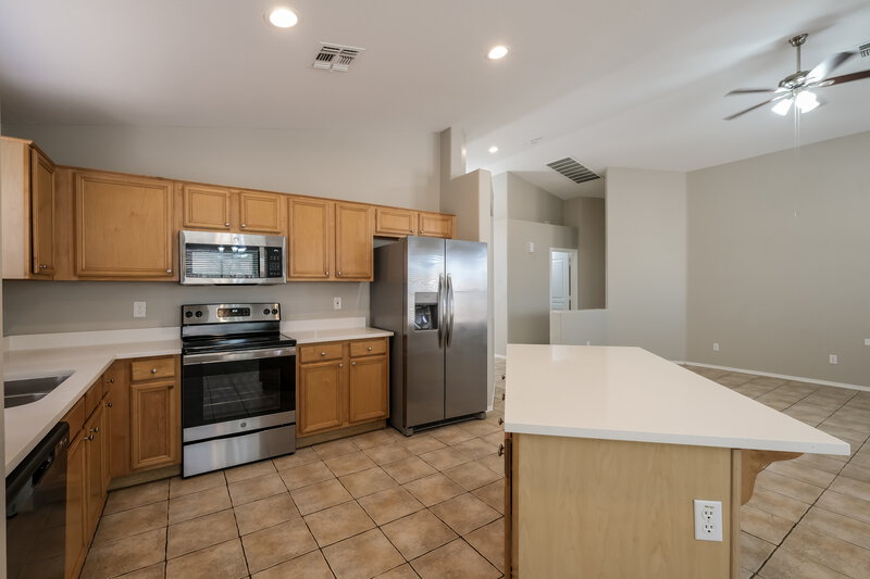 2,285/Mo, 24616 N 65th Ave Glendale, AZ 85310 Kitchen View