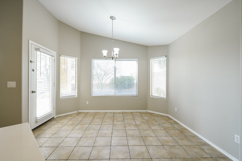 2,335/Mo, 24616 N 65th Ave Glendale, AZ 85310 Dining Room View 2