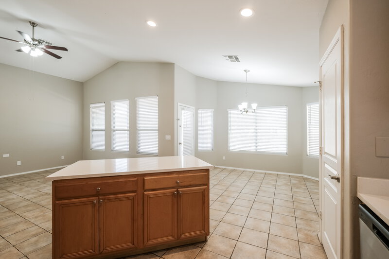 2,285/Mo, 24616 N 65th Ave Glendale, AZ 85310 Kitchen View 2