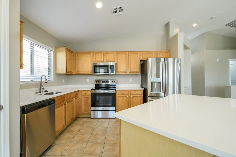 2,335/Mo, 24616 N 65th Ave Glendale, AZ 85310 Kitchen View