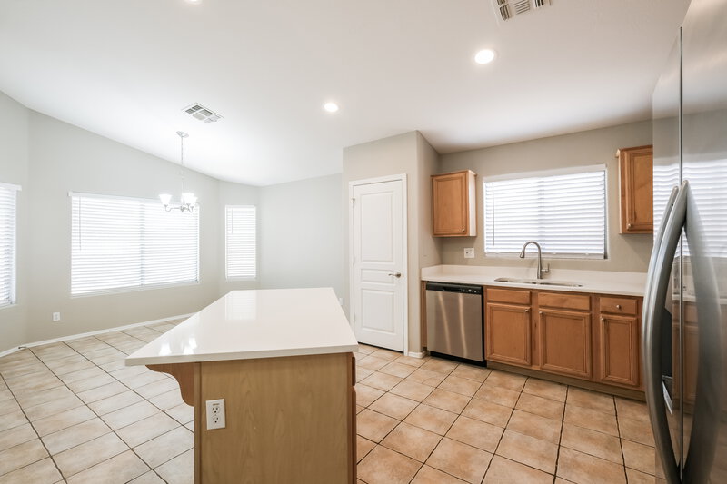 2,285/Mo, 24616 N 65th Ave Glendale, AZ 85310 Kitchen View 3
