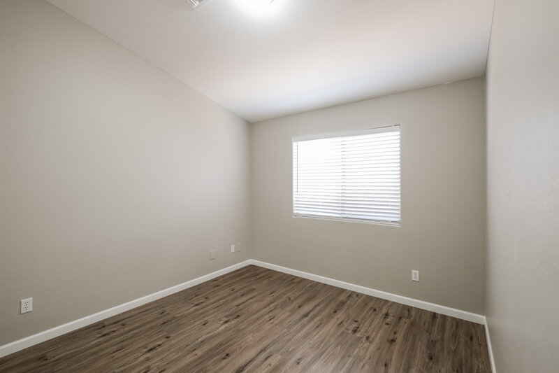 2,285/Mo, 24616 N 65th Ave Glendale, AZ 85310 Bedroom View