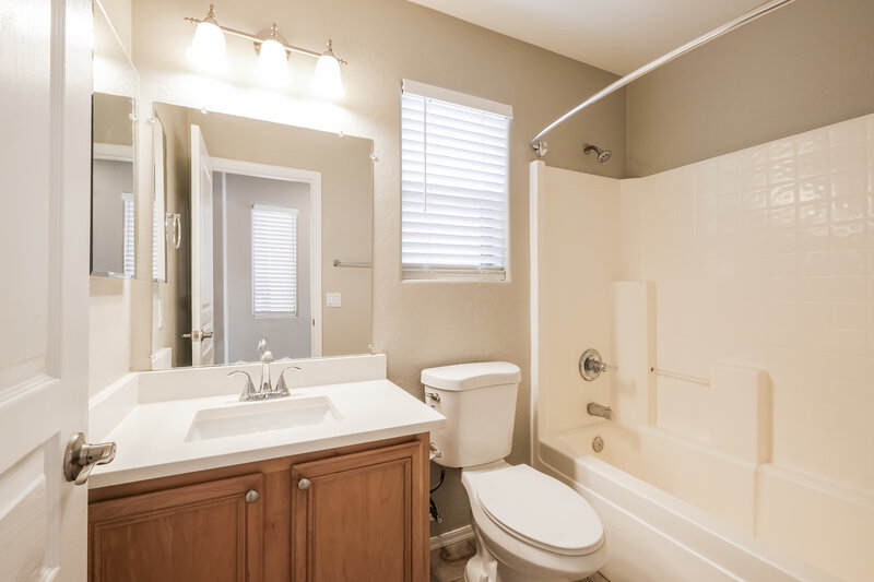 2,285/Mo, 24616 N 65th Ave Glendale, AZ 85310 Bathroom View