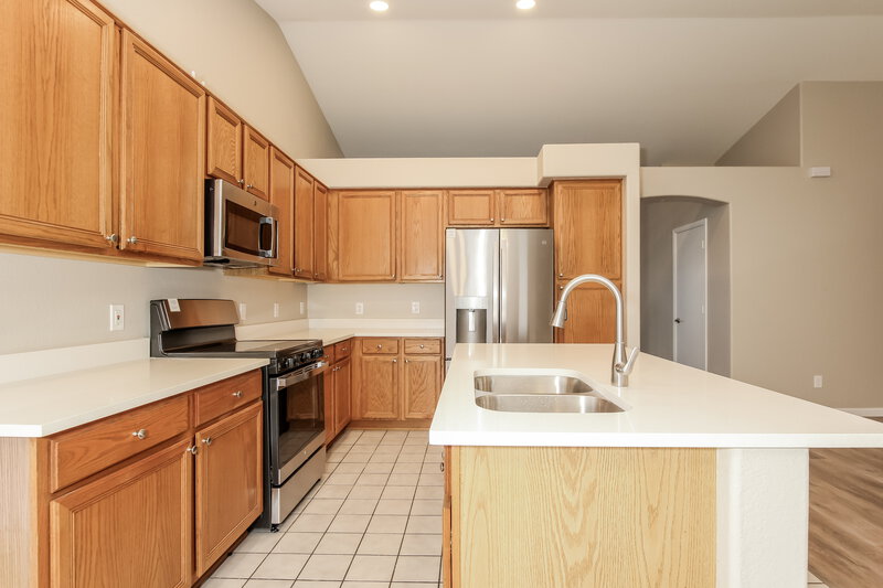 2,610/Mo, 7218 W Tina Ln Glendale, AZ 85310 Kitchen View 2