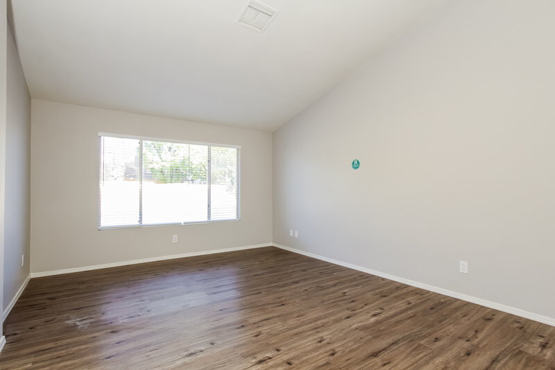 2,205/Mo, 208 W Oraibi Dr Phoenix, AZ 85027 Living Room View