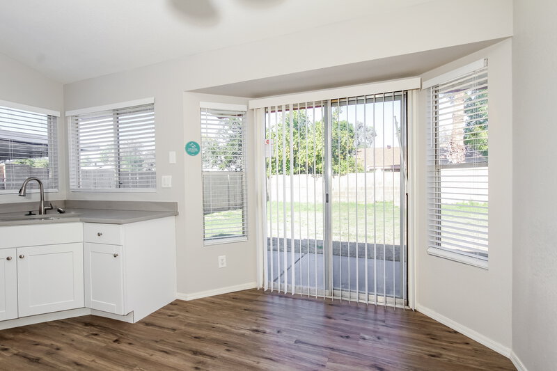 2,205/Mo, 208 W Oraibi Dr Phoenix, AZ 85027 Dining Room View