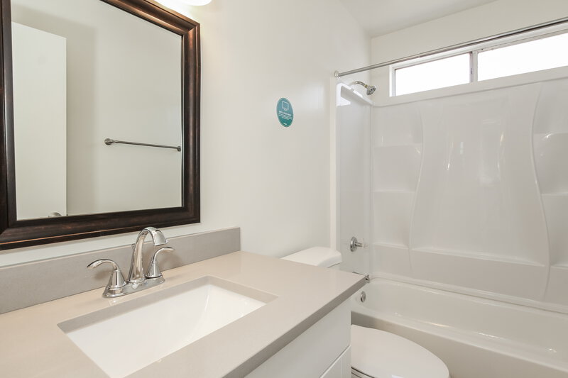 2,205/Mo, 208 W Oraibi Dr Phoenix, AZ 85027 Bathroom View