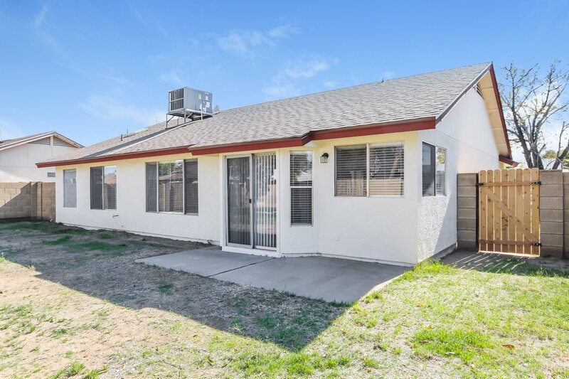 2,205/Mo, 208 W Oraibi Dr Phoenix, AZ 85027 Rear View