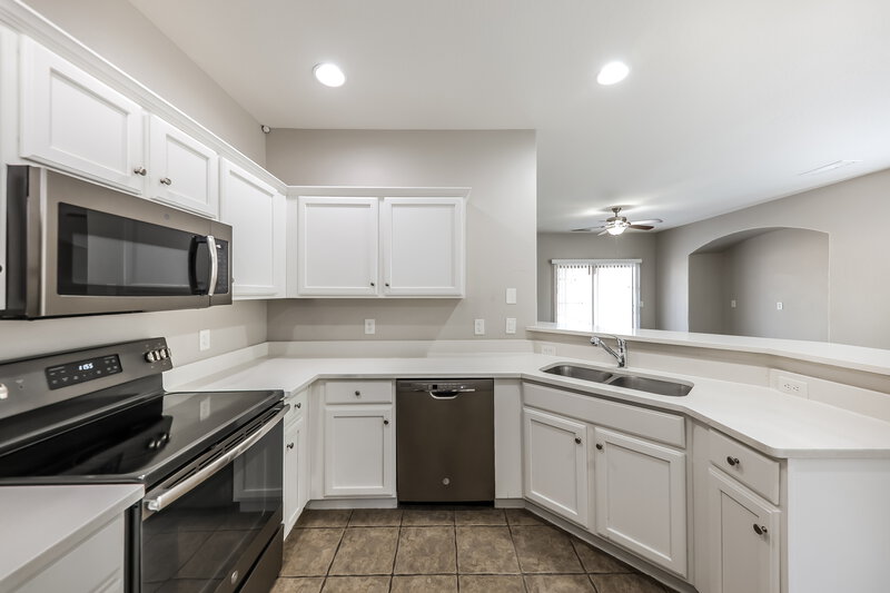 2,270/Mo, 13758 W Port Royale Ln Surprise, AZ 85379 Kitchen View 2