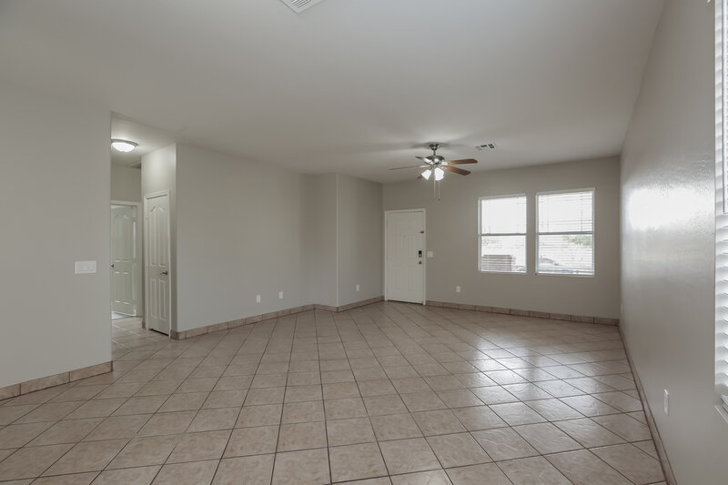2,730/Mo, 7227 S 41st Ln Phoenix, AZ 85041 Living Room View