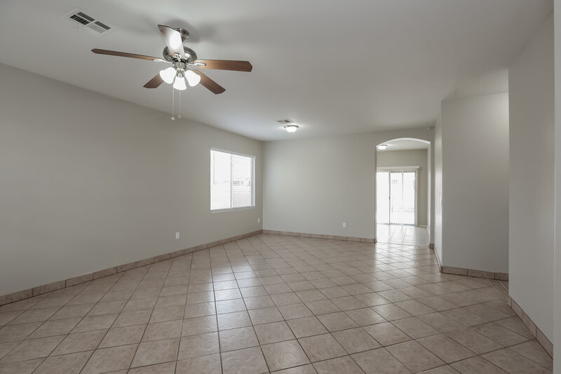 2,730/Mo, 7227 S 41st Ln Phoenix, AZ 85041 Living Room View 3