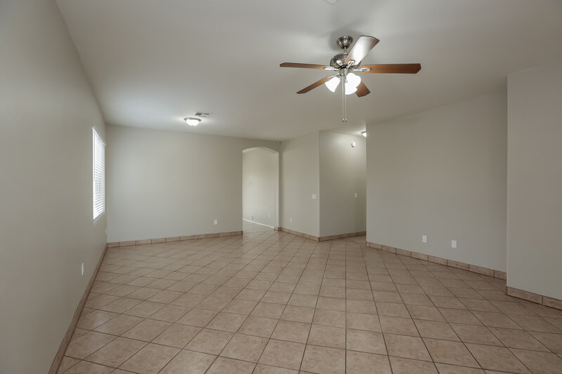 2,730/Mo, 7227 S 41st Ln Phoenix, AZ 85041 Living Room View 4