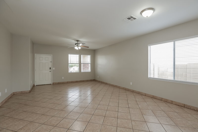 2,730/Mo, 7227 S 41st Ln Phoenix, AZ 85041 Living Room View 5