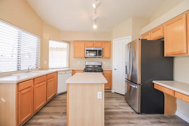 2,040/Mo, 2024 E Appaloosa Rd Gilbert, AZ 85296 Kitchen View