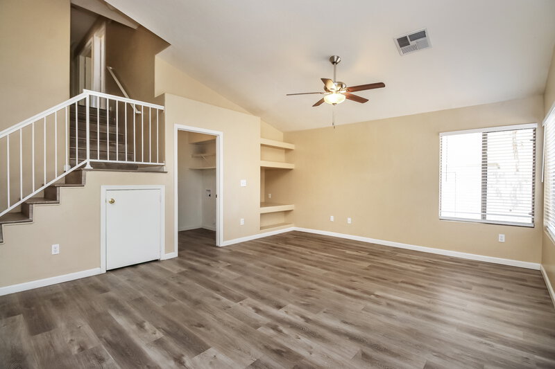 2,390/Mo, 2024 E Appaloosa Rd Gilbert, AZ 85296 Living Room View 3