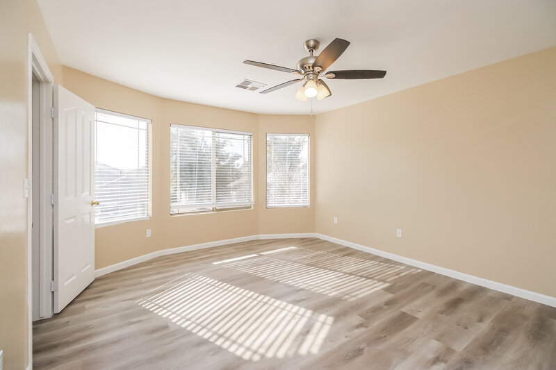 2,040/Mo, 2024 E Appaloosa Rd Gilbert, AZ 85296 Main Bedroom View