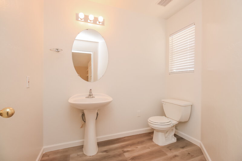 2,040/Mo, 2024 E Appaloosa Rd Gilbert, AZ 85296 Bathroom View 2