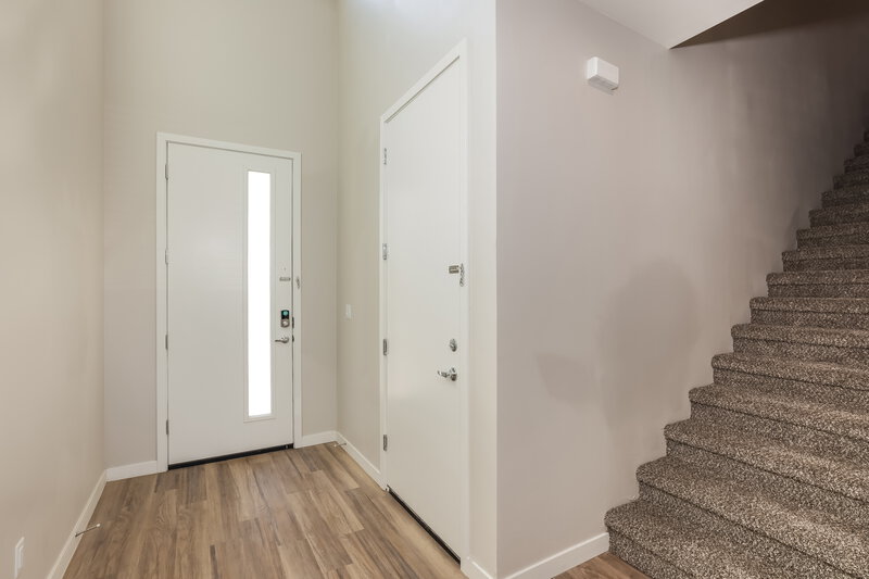 0/Mo, 14251 N. 7th Street 2 Phoenix, AZ 85022 Foyer View