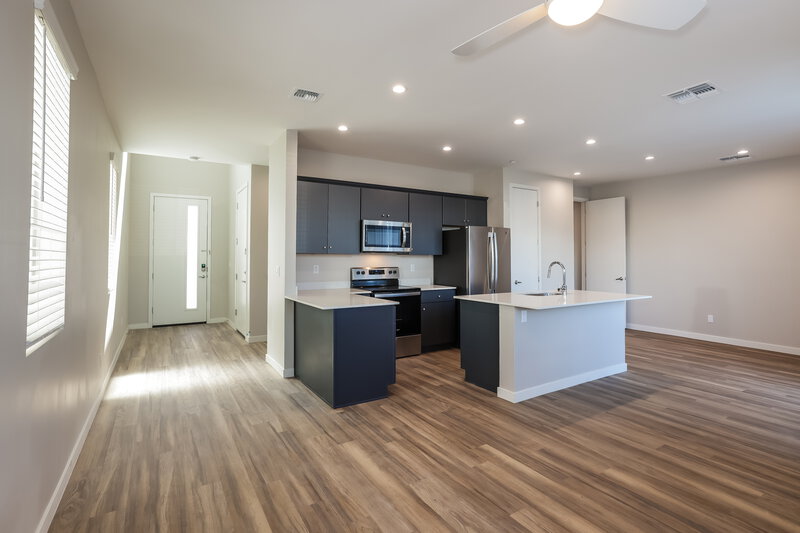 0/Mo, 14251 N. 7th Street 2 Phoenix, AZ 85022 Living Room View