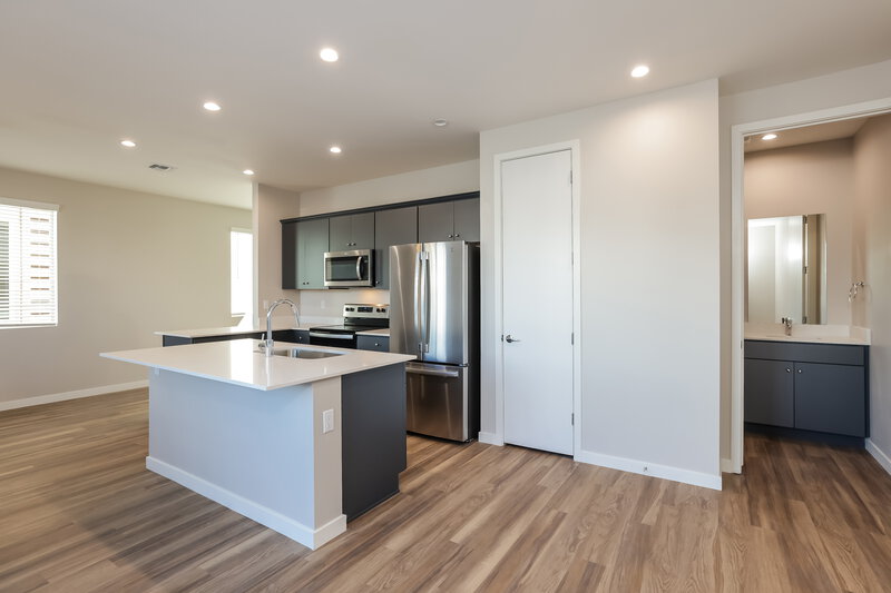 0/Mo, 14251 N. 7th Street 2 Phoenix, AZ 85022 Kitchen View