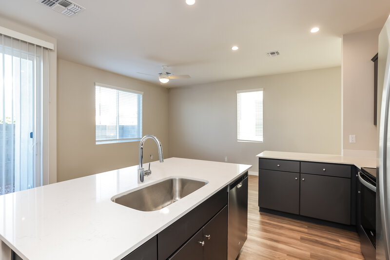 0/Mo, 14251 N. 7th Street 2 Phoenix, AZ 85022 Kitchen View 2