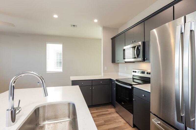 0/Mo, 14251 N. 7th Street 2 Phoenix, AZ 85022 Kitchen View 3