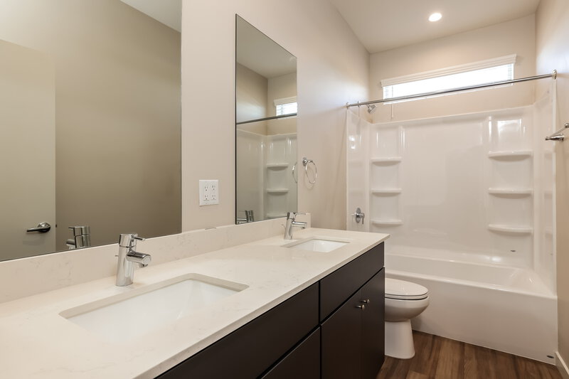 0/Mo, 14251 N. 7th Street 2 Phoenix, AZ 85022 Bathroom View