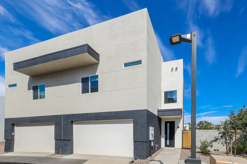 0/Mo, 14251 N. 7th Street 6 Phoenix, AZ 85022 Front View