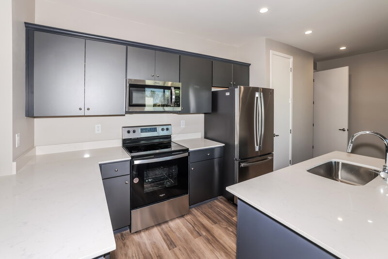 0/Mo, 14251 N. 7th Street 6 Phoenix, AZ 85022 Kitchen View