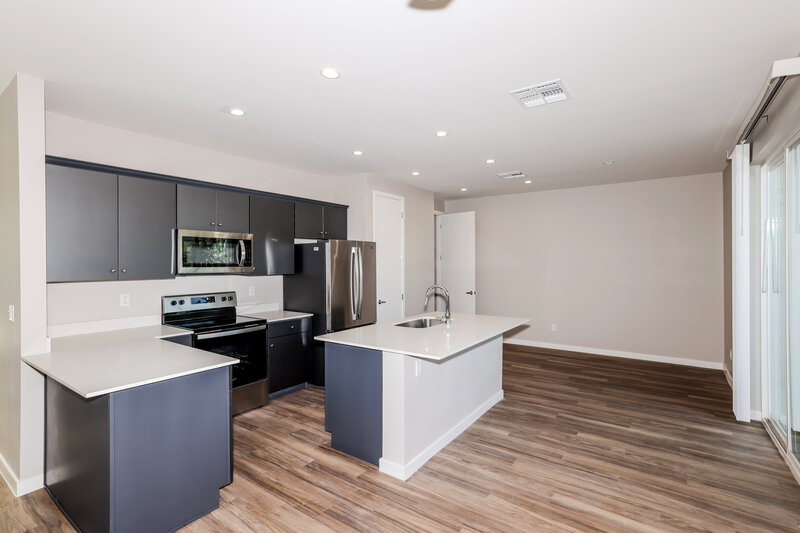 0/Mo, 14251 N. 7th Street 6 Phoenix, AZ 85022 Kitchen View 2