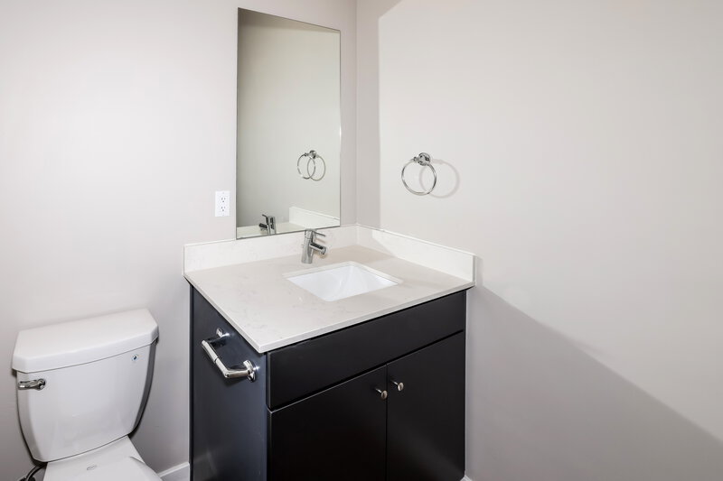 0/Mo, 14251 N. 7th Street 6 Phoenix, AZ 85022 Bathroom View 2