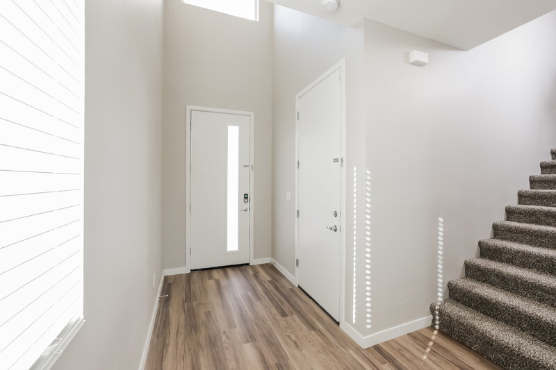 0/Mo, 14251 N. 7th Street 7 Phoenix, AZ 85022 Foyer View