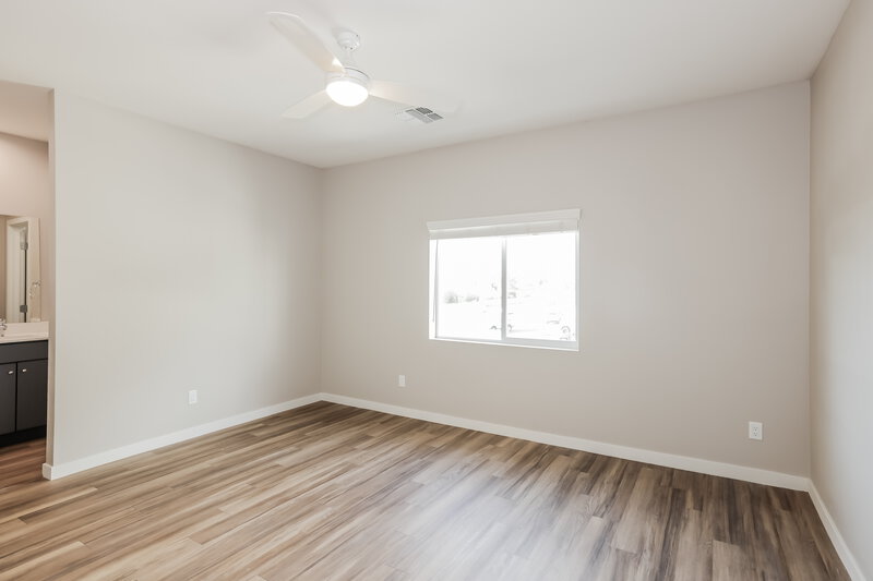 0/Mo, 14251 N. 7th Street 7 Phoenix, AZ 85022 Living Room View