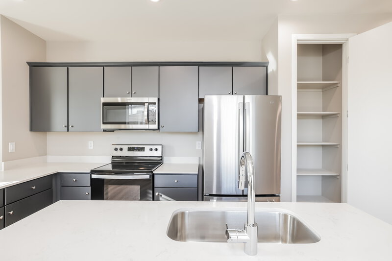 0/Mo, 14251 N. 7th Street 7 Phoenix, AZ 85022 Kitchen View