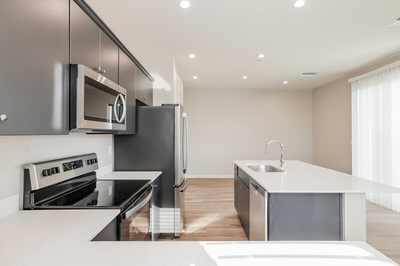 0/Mo, 14251 N. 7th Street 7 Phoenix, AZ 85022 Kitchen View 2