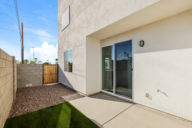 0/Mo, 14251 N. 7th Street 7 Phoenix, AZ 85022 Rear View