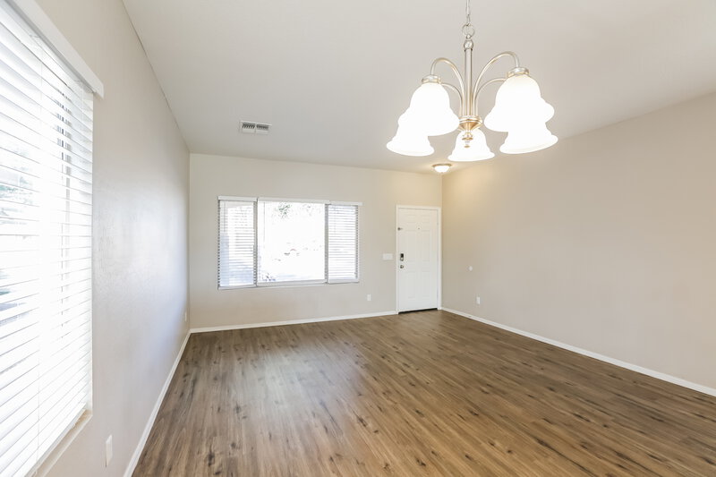 2,315/Mo, 6906 S 50th Glen Laveen, AZ 85339 Living Room View 2