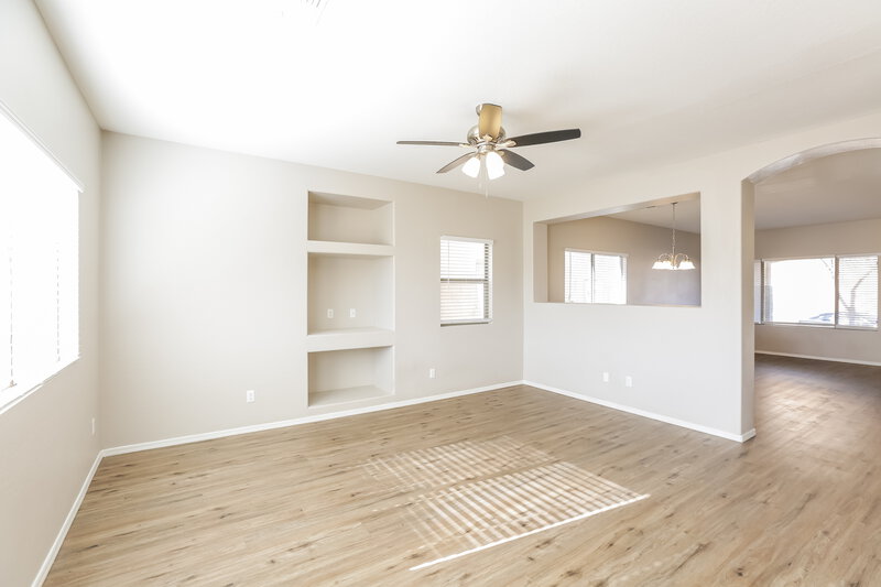 2,315/Mo, 6906 S 50th Glen Laveen, AZ 85339 Family Room View 2