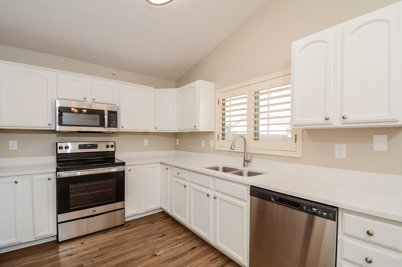 1,905/Mo, 14130 N 133Rd Dr Surprise, AZ 85379 Kitchen View 2