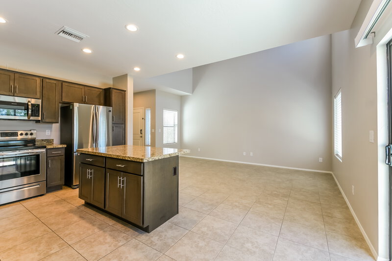 2,200/Mo, 18777 N 43rd Avenue, 40 Glendale, AZ 85308 Dining Room View