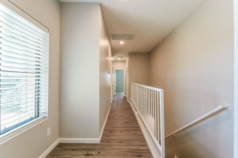 2,200/Mo, 18777 N 43rd Avenue, 40 Glendale, AZ 85308 Loft View