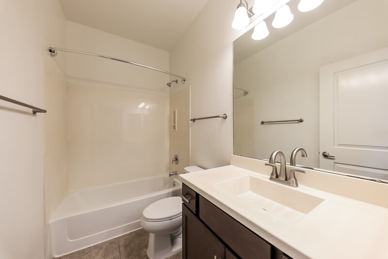 1,945/Mo, 18777 N 43rd Avenue, 40 Glendale, AZ 85308 Bathroom View