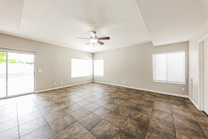 3,155/Mo, 3717 N Heather Ln Avondale, AZ 85392 Living Room View 4