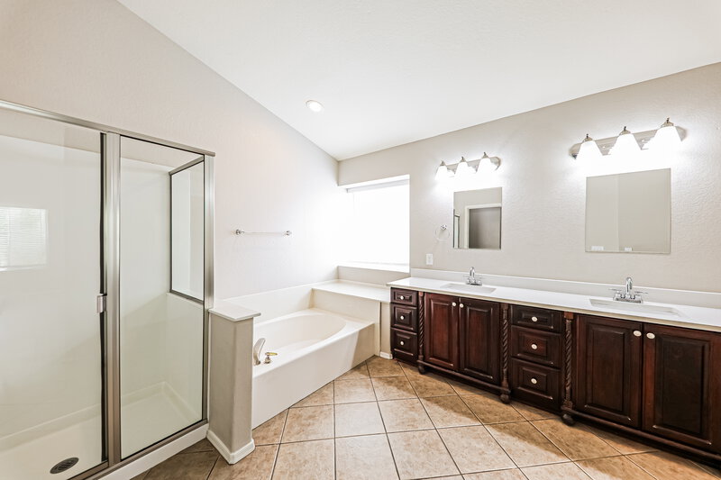 3,155/Mo, 3717 N Heather Ln Avondale, AZ 85392 Main Bathroom View