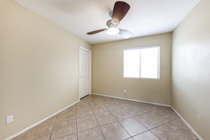 2,420/Mo, 27717 N 64th Dr Phoenix, AZ 85083 Office View