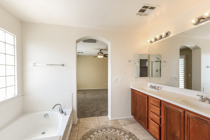 2,420/Mo, 27717 N 64th Dr Phoenix, AZ 85083 Main Bathroom View