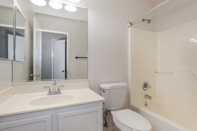 2,095/Mo, 11240 E Sunland Ave Mesa, AZ 85208 Bathroom View